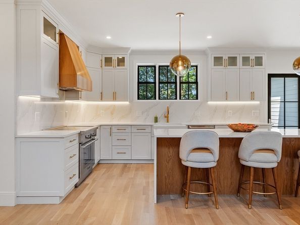 20 Oakland Street, Wellesley MA 02481