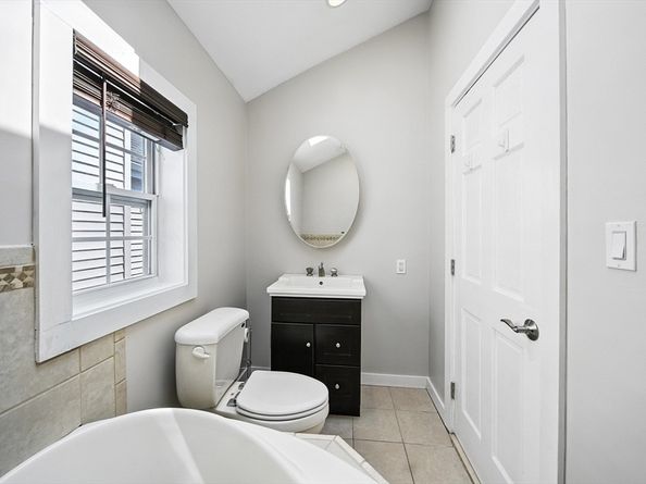 13 Oak St, Salem MA 01970
