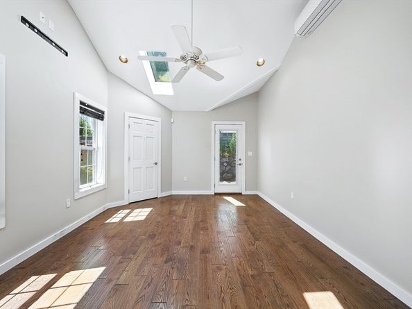 13 Oak St, Salem MA 01970