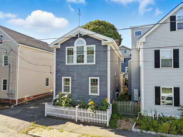 13 Oak St, Salem MA 01970