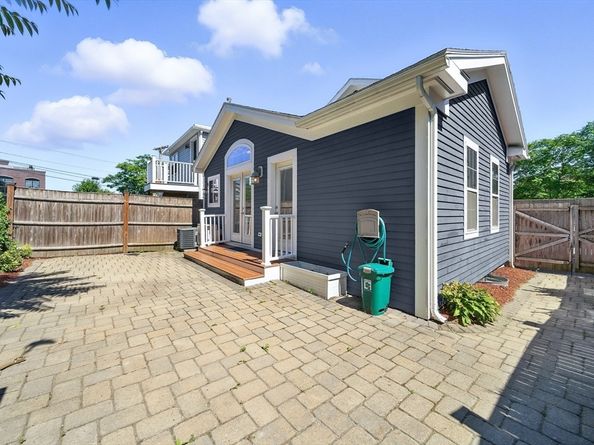 13 Oak St, Salem MA 01970