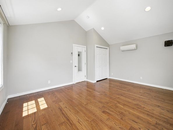 13 Oak St, Salem MA 01970