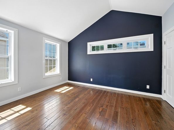 13 Oak St, Salem MA 01970