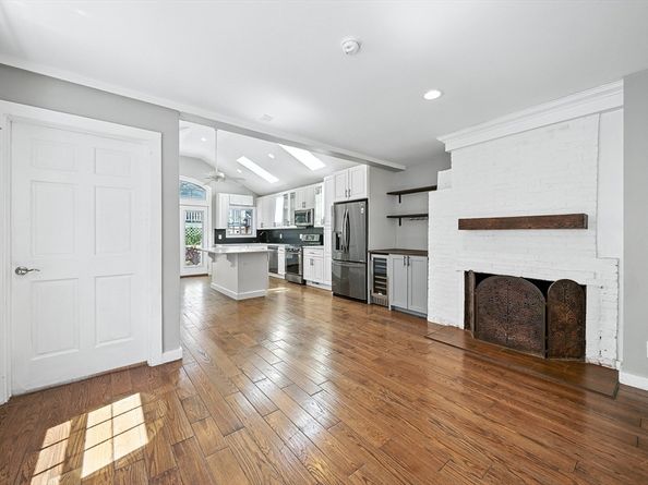 13 Oak St, Salem MA 01970