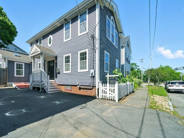 13 Oak St, Salem MA 01970
