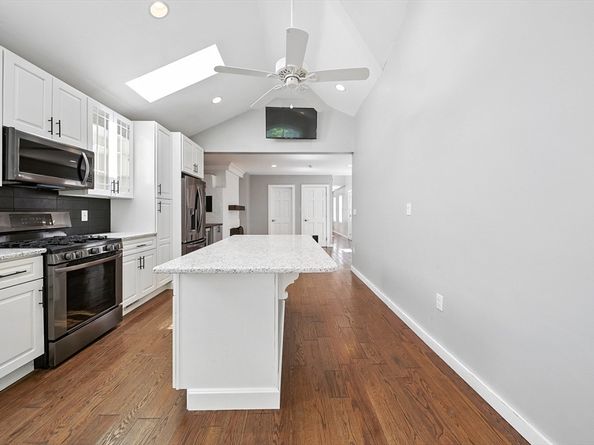 13 Oak St, Salem MA 01970