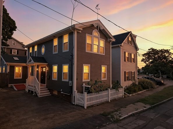 13 Oak St, Salem MA 01970