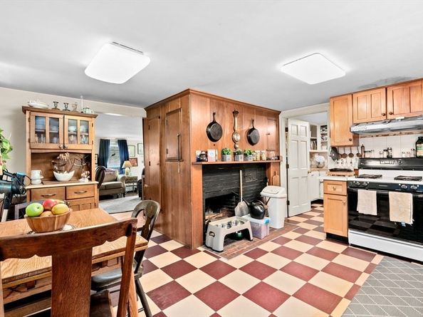 696 Summer St, Rockland MA 02370