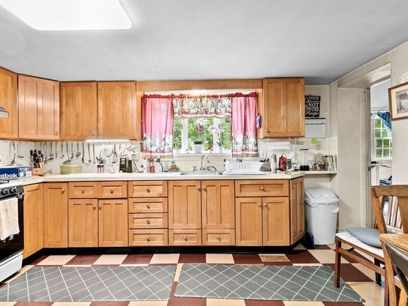 696 Summer St, Rockland MA 02370