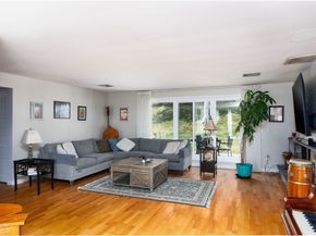 49 Barry Rd, Worcester MA 01609
