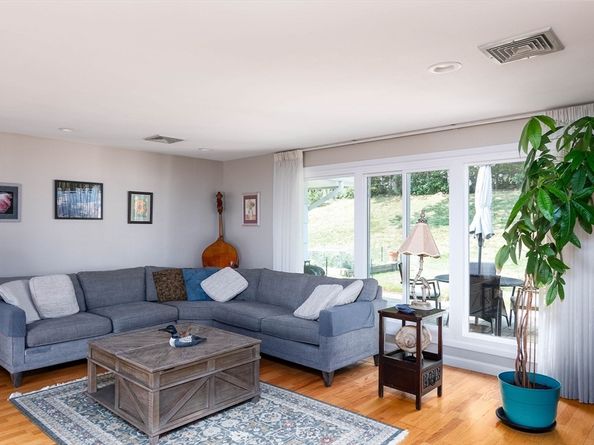 49 Barry Rd, Worcester MA 01609
