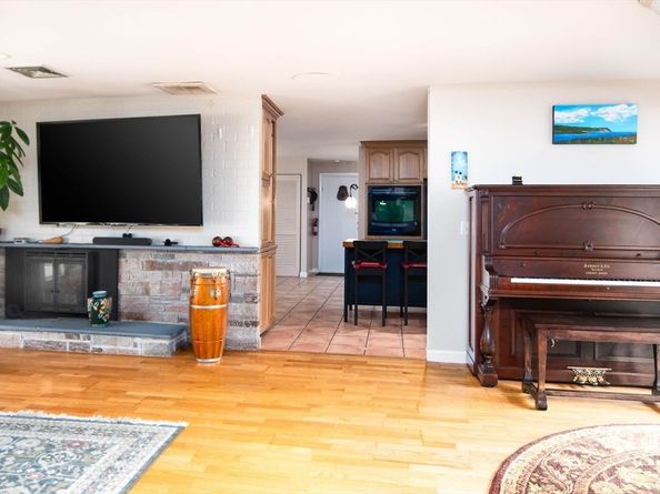 49 Barry Rd, Worcester MA 01609