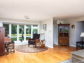 49 Barry Rd, Worcester MA 01609
