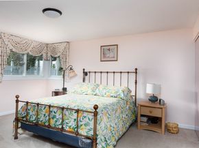 49 Barry Rd, Worcester MA 01609