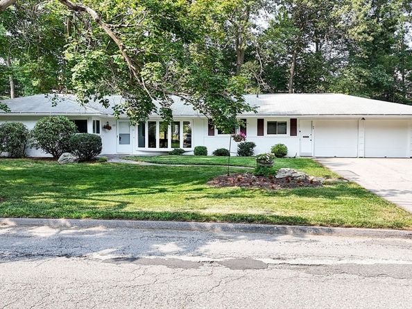 49 Barry Rd, Worcester MA 01609
