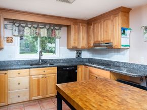 49 Barry Rd, Worcester MA 01609