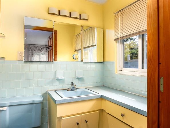 49 Barry Rd, Worcester MA 01609