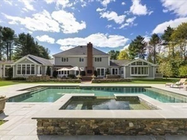 568 Wellesley St, Weston MA 02493