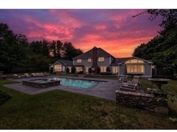 568 Wellesley St, Weston MA 02493