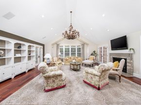 568 Wellesley St, Weston MA 02493