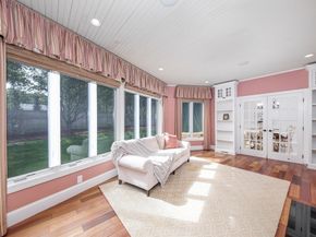 568 Wellesley St, Weston MA 02493