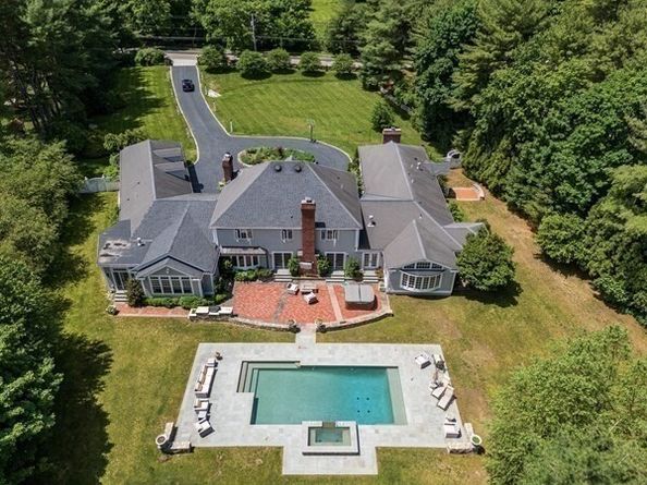 568 Wellesley St, Weston MA 02493