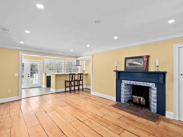 18 Pine Island Rd, Mattapoisett MA 02739