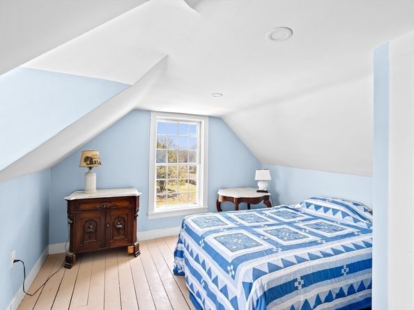 18 Pine Island Rd, Mattapoisett MA 02739