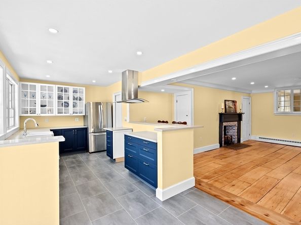 18 Pine Island Rd, Mattapoisett MA 02739