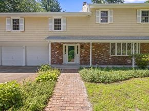 15 Woodridge Rd, Dover MA 02030