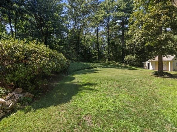 15 Woodridge Rd, Dover MA 02030