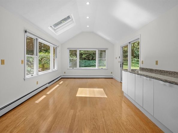 15 Woodridge Rd, Dover MA 02030