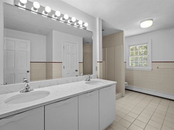 15 Woodridge Rd, Dover MA 02030