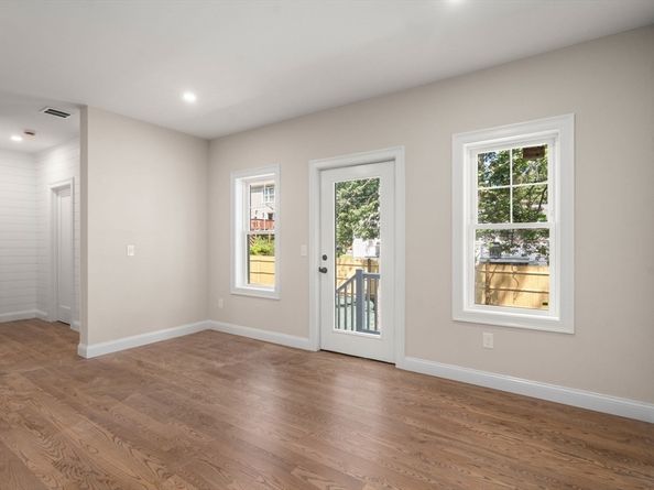 18 Danielles Way, Worcester MA 01606
