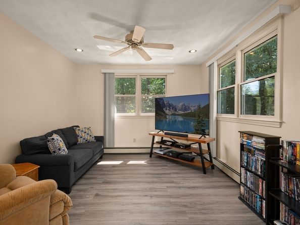 20 Hemlock Rd, Tewksbury MA 01876