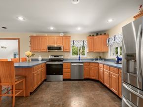20 Hemlock Rd, Tewksbury MA 01876
