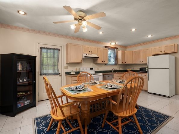 20 Hemlock Rd, Tewksbury MA 01876