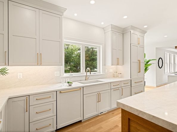 2 Stephanie Street, Burlington MA 01803