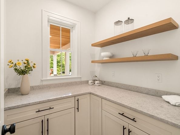 2 Stephanie Street, Burlington MA 01803