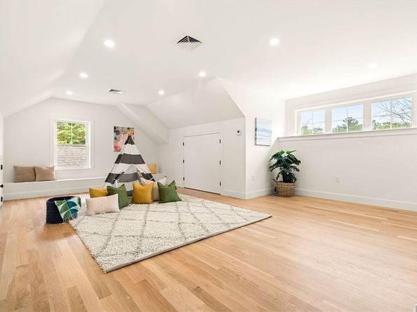 2 Stephanie Street, Burlington MA 01803