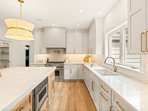 2 Stephanie Street, Burlington MA 01803