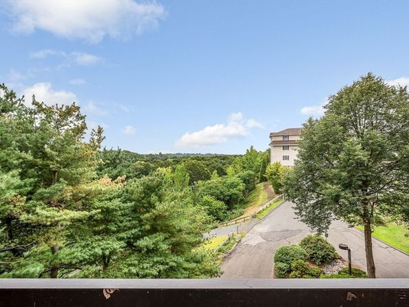 4 Summit Drive 413, Reading MA 01867