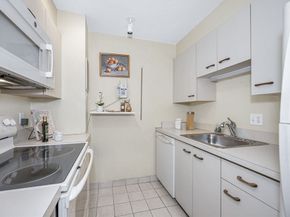4 Summit Drive 413, Reading MA 01867