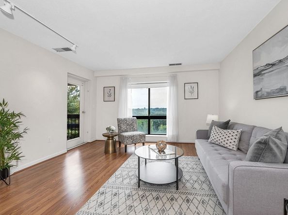 4 Summit Drive 413, Reading MA 01867