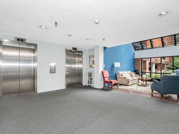 4 Summit Drive 413, Reading MA 01867