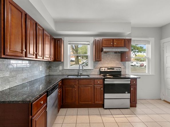 2 Grout Ct, Worcester MA 01610