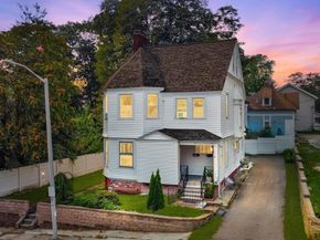 2 Grout Ct, Worcester MA 01610