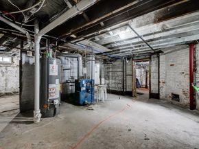 2 Grout Ct, Worcester MA 01610