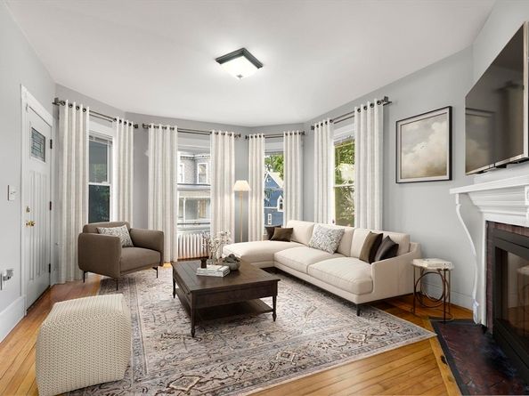 2 Grout Ct, Worcester MA 01610