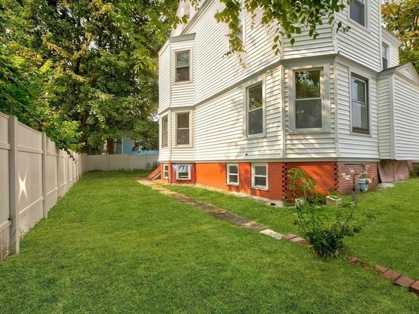 2 Grout Ct, Worcester MA 01610